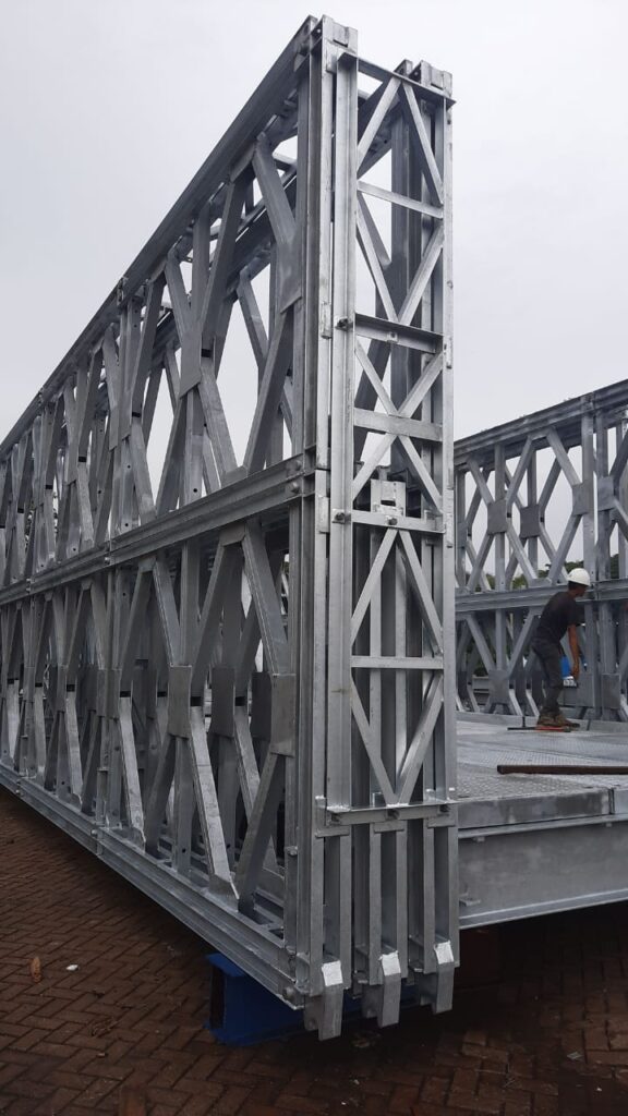 Beranda 6 Jembatan Baja