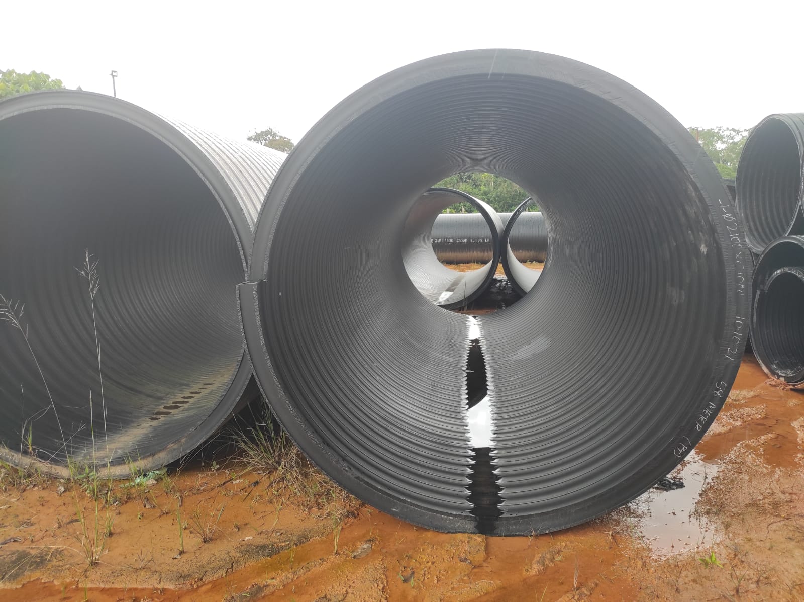 Gorong-Gorong HDPE (HDPE Reinforced Spiral Pipes) 1 Gorong-gorong HDPE profiled wall berdiameter besar dengan rusuk spiral di sisi luar